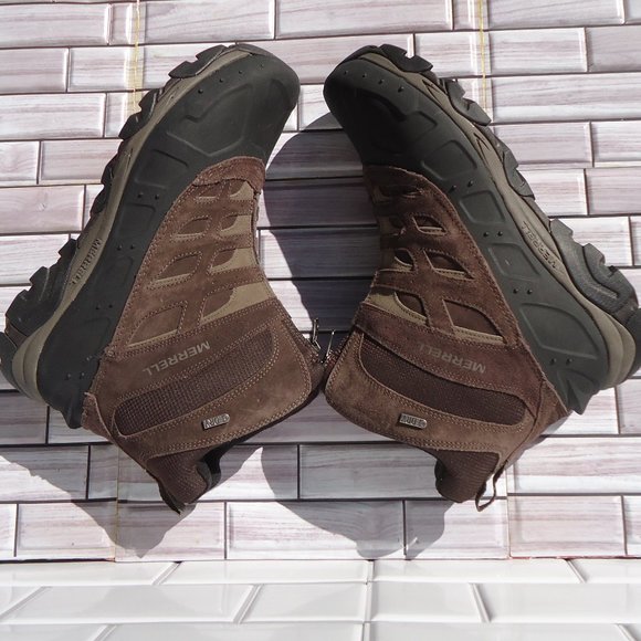 SIZE 12. MERELL insulated waterproof zip up front suede boot.